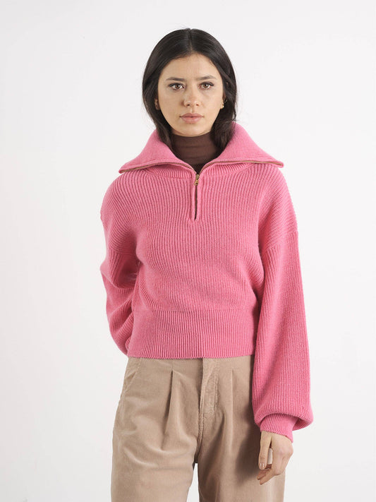 Maglia a costine con zip e collo ampio
