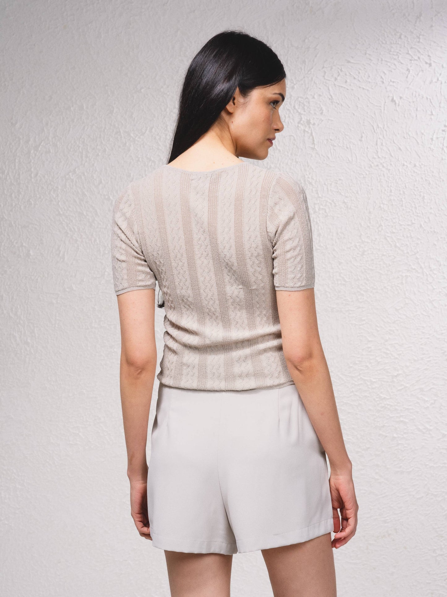 Top in maglia lurex con cut-out frontale