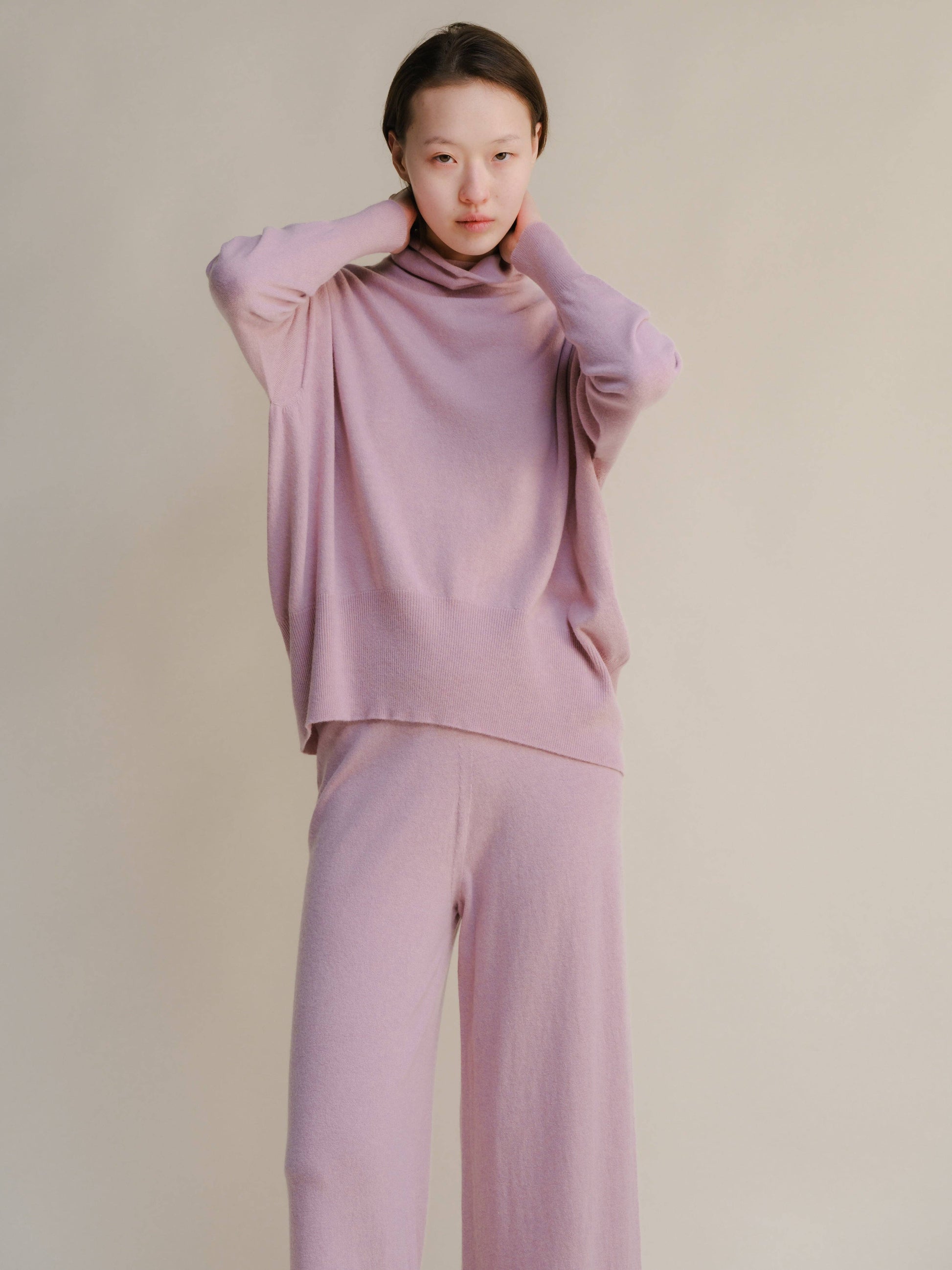 Maglione lungo dolcevita in misto cashmere con lavorazione 3D
