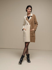 Cappotto bicolore effetto bouclé cammello e panna