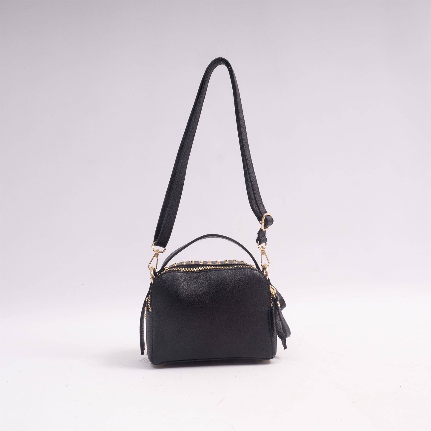 Borsa a tracolla in pelle granulata con borchie