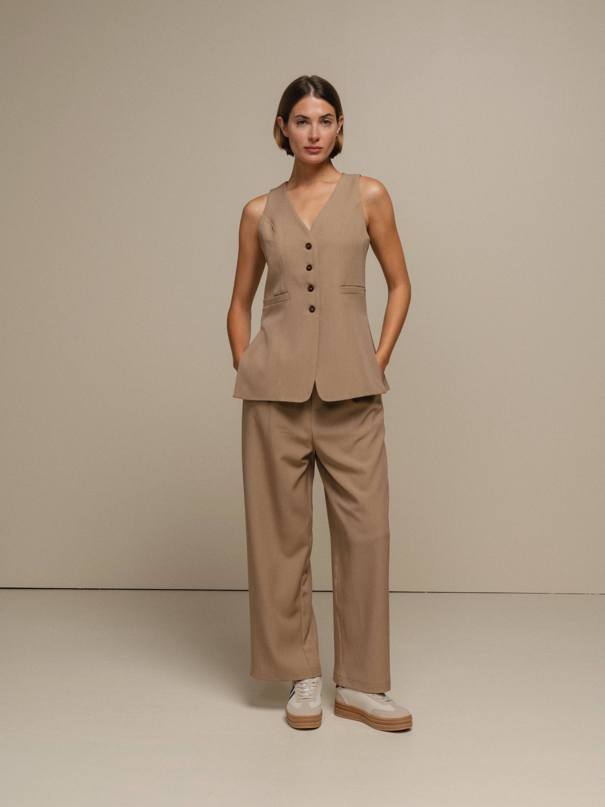Gilet sartoriale donna smanicato con scollo a V