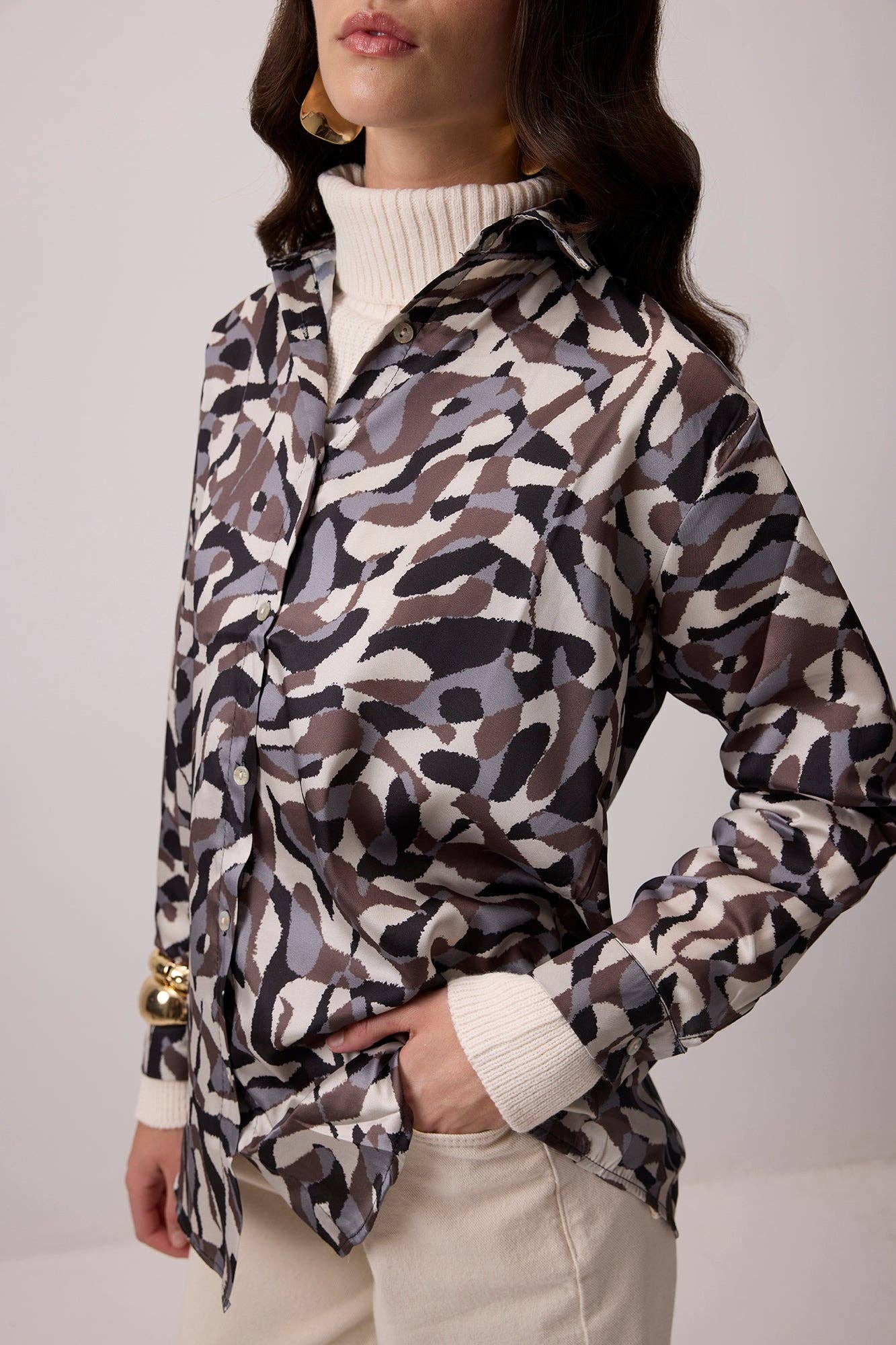 Camicia oversize in viscosa con stampa astratta