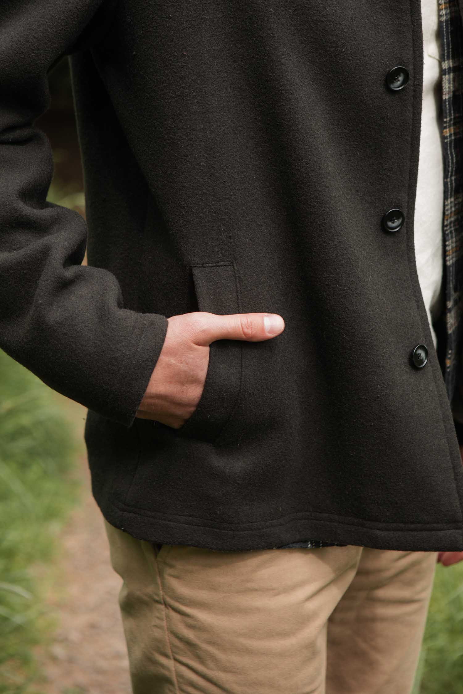 Cappotto corto Clive in lana verde salvia scuro