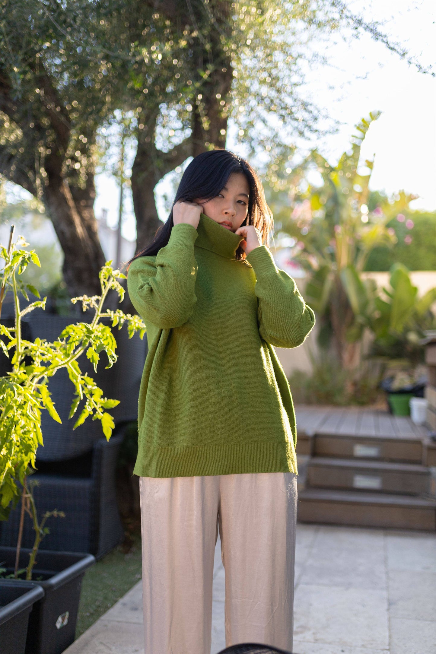 Maglione a collo alto in maglia con maniche aderenti