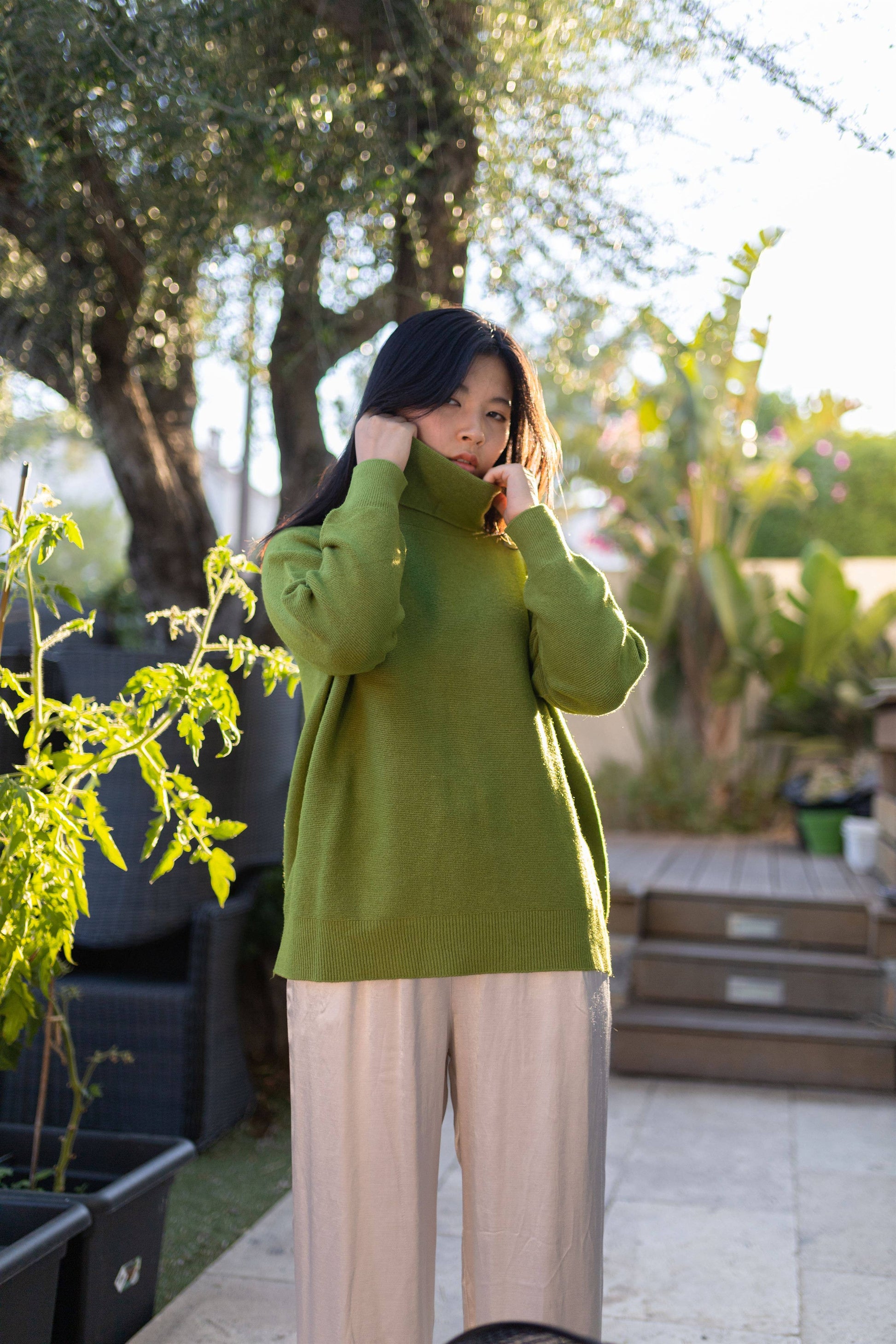 Maglione a collo alto in maglia con maniche aderenti