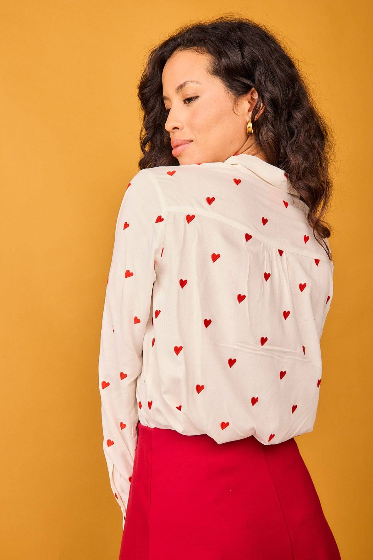 Camicia Bellota bianca con cuori ricamati