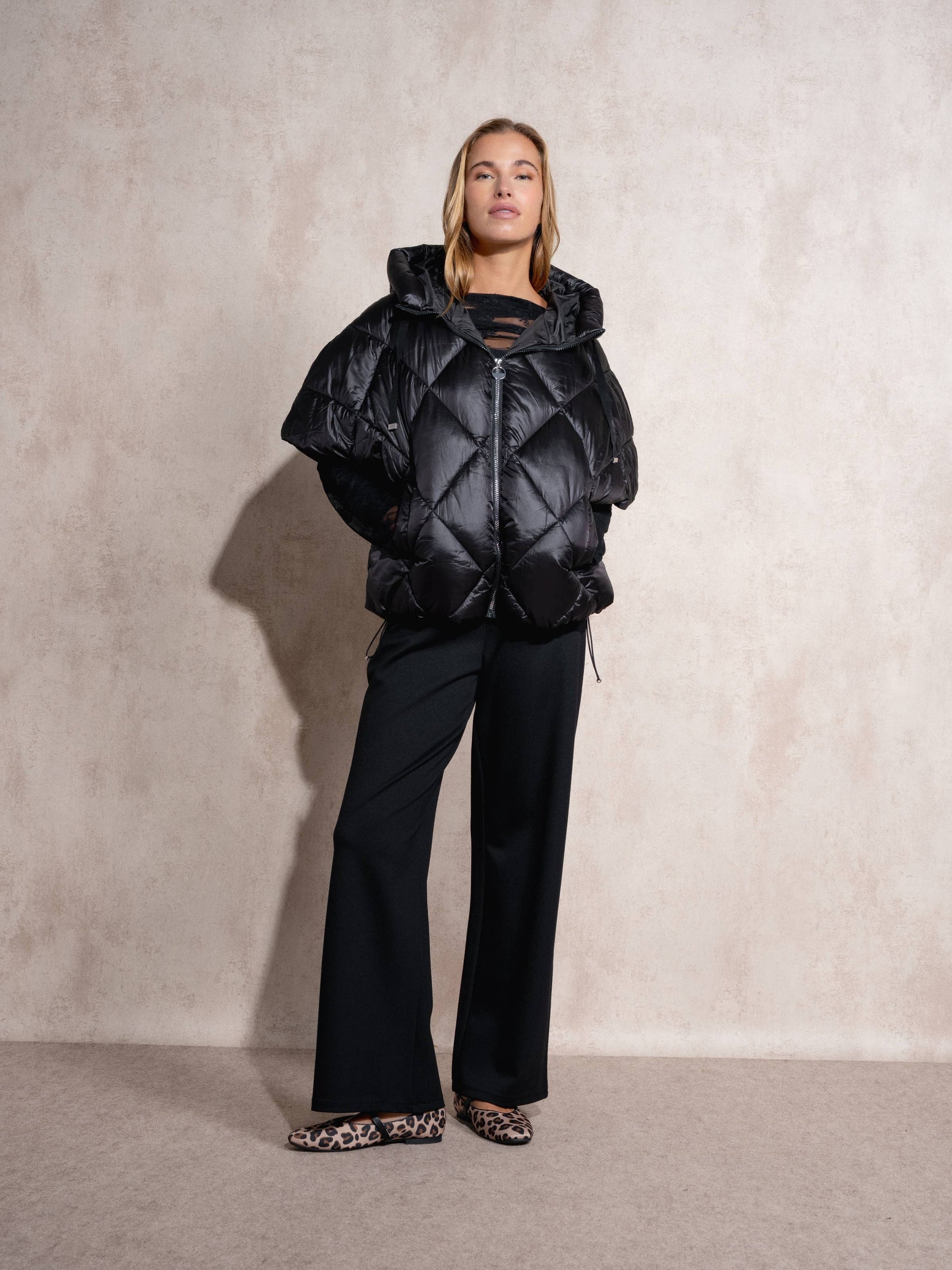 Cappa imbottita oversize con cappuccio e zip