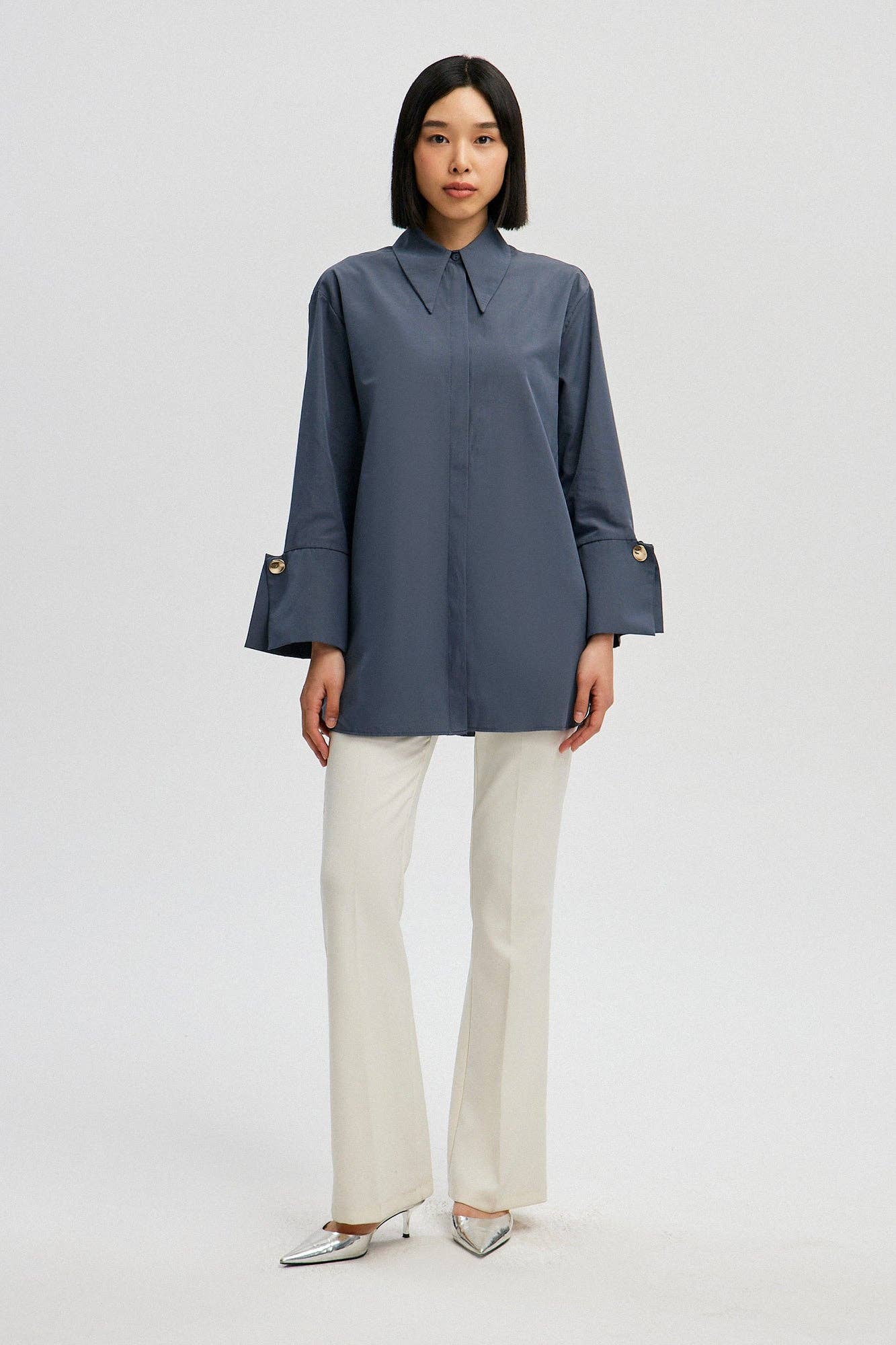 Camicia in popeline misto cotone con polsini ampi