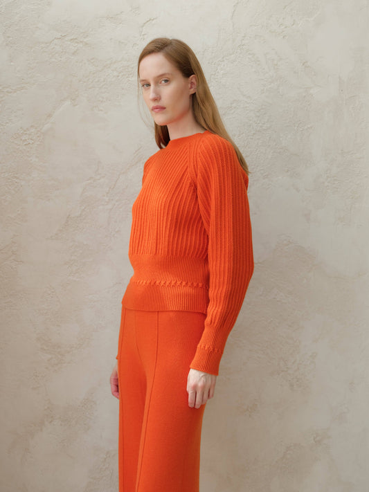 Maglione corto girocollo in misto cashmere con maniche raglan
