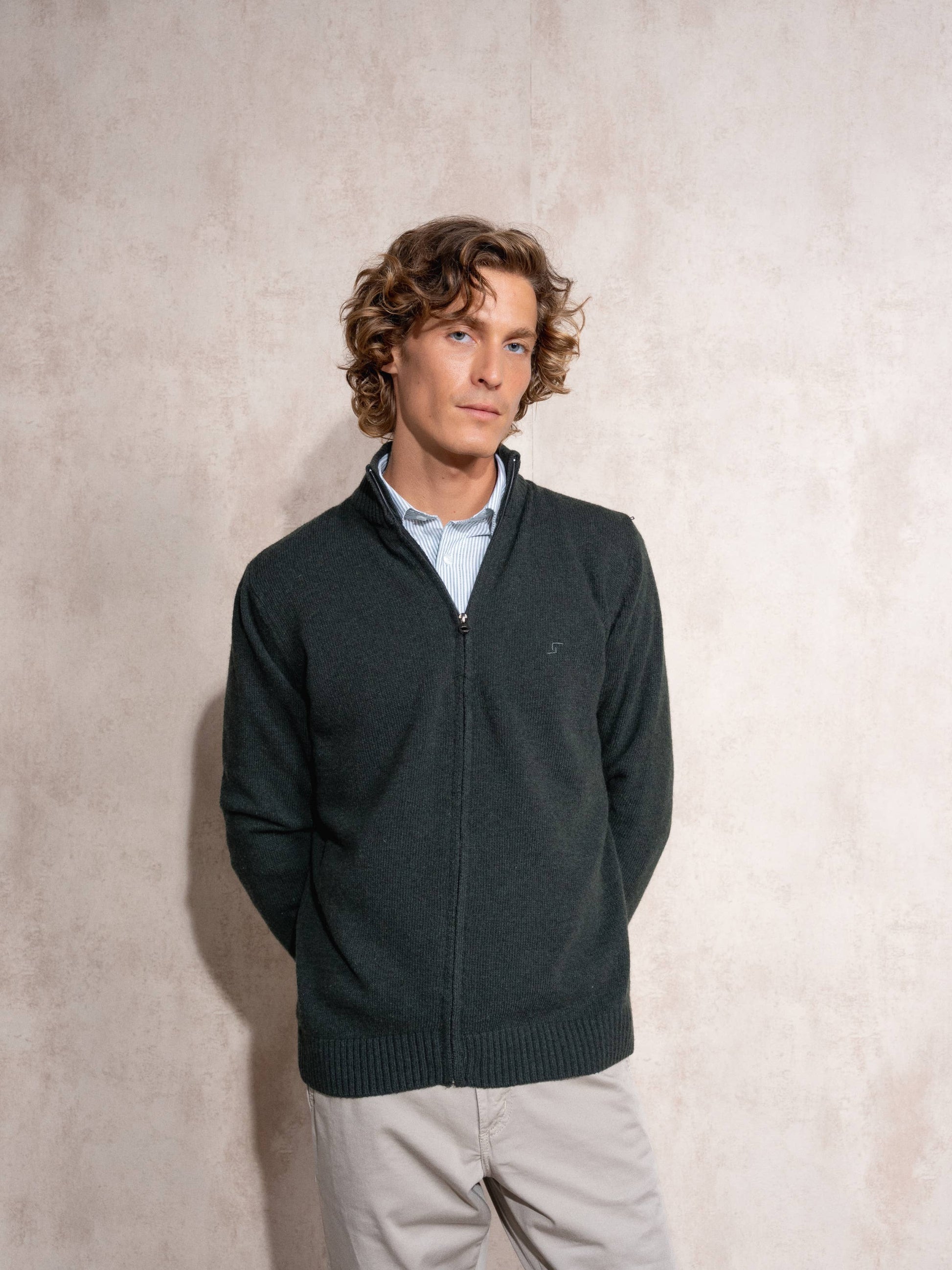 Cardigan in maglia uomo con zip e collo alto