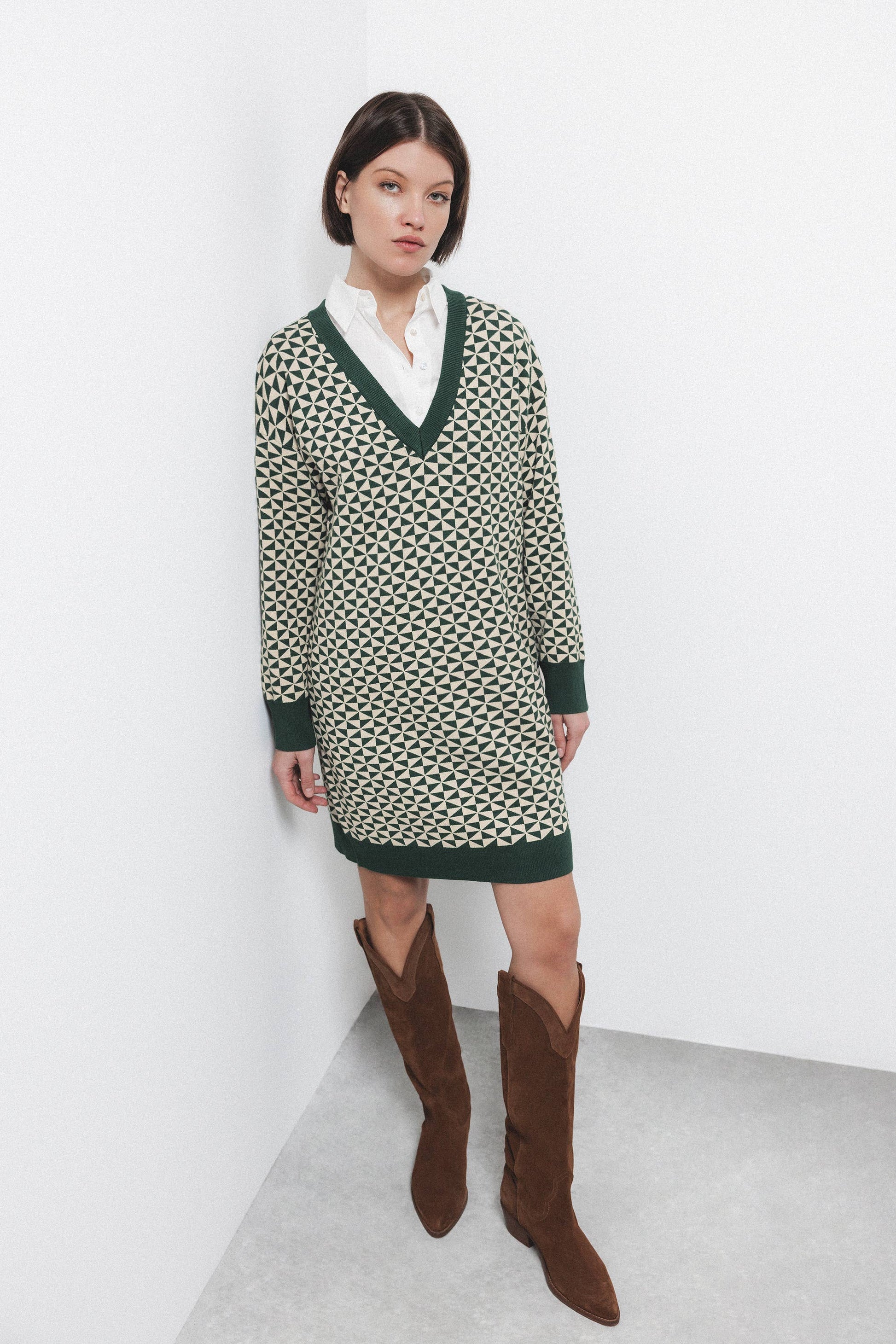 Abito jacquard con scollo a V