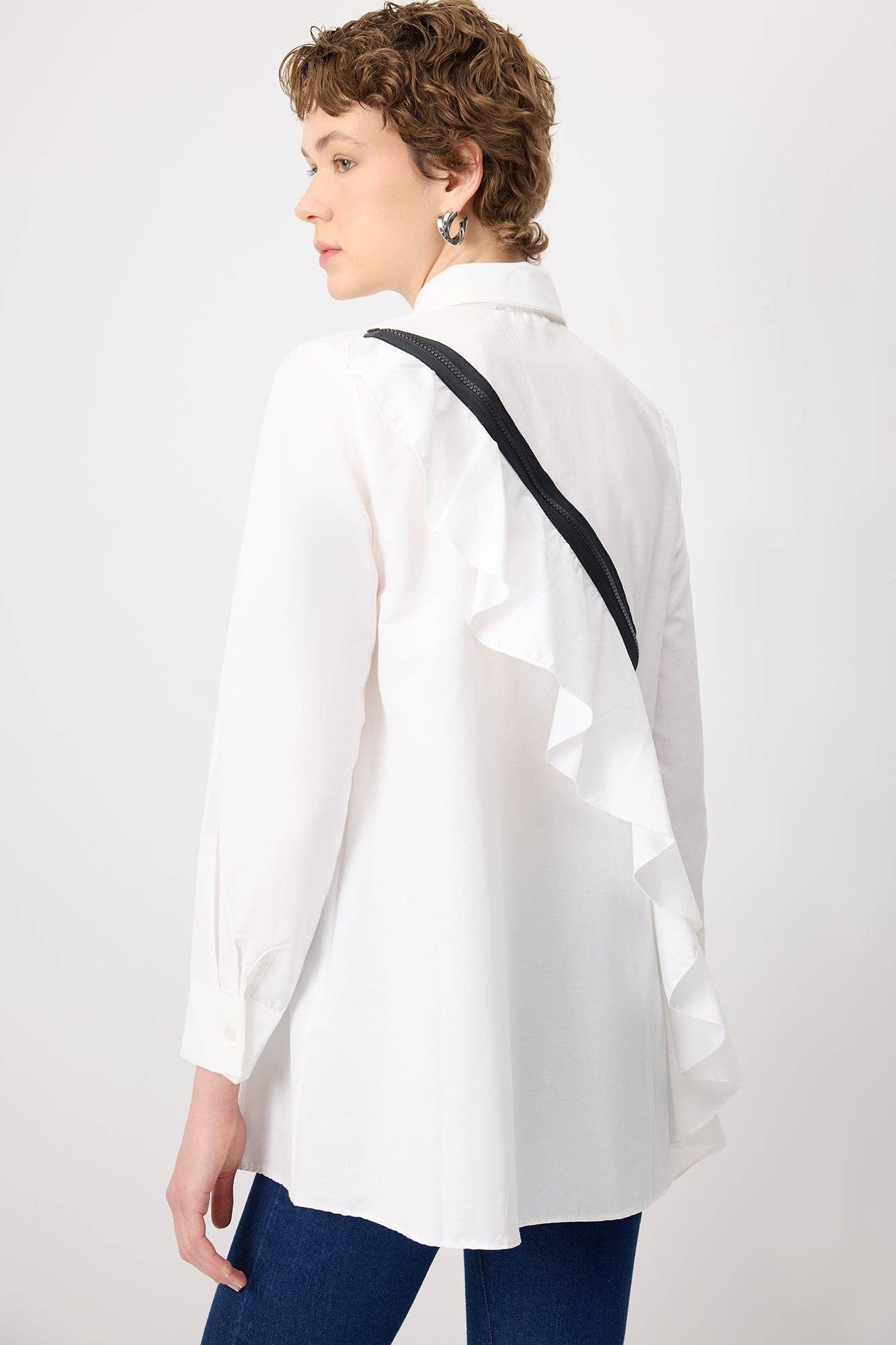 Camicia in popeline con zip e volant sul retro