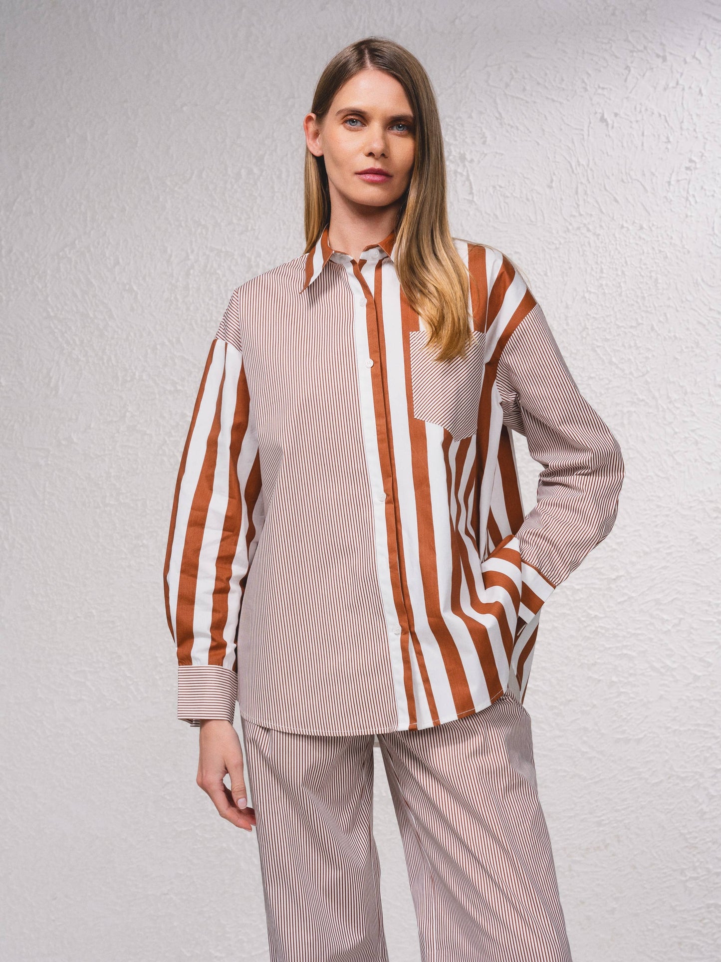 Tunica a righe in cotone con colletto a camicia