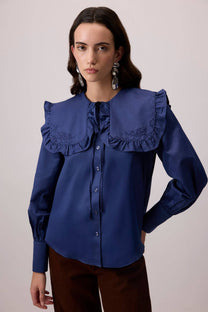 Camicia blu navy con maxi colletto alla marinara arricciato