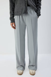 Pantaloni a pieghe con vita elasticizzata