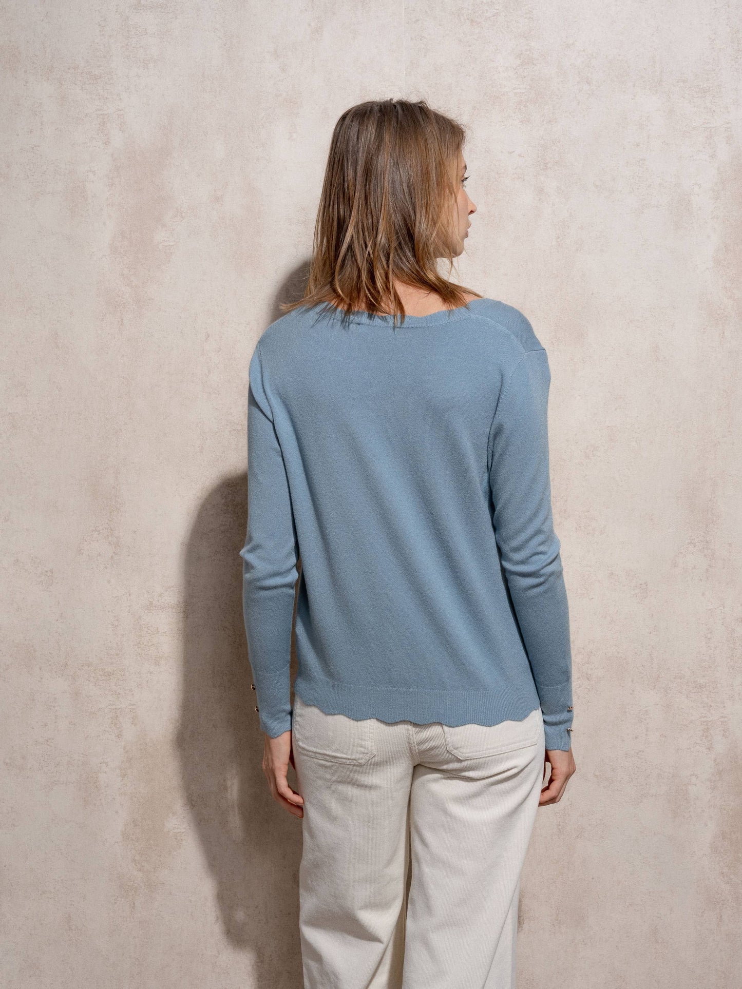 Cardigan in maglia con bottoni dorati