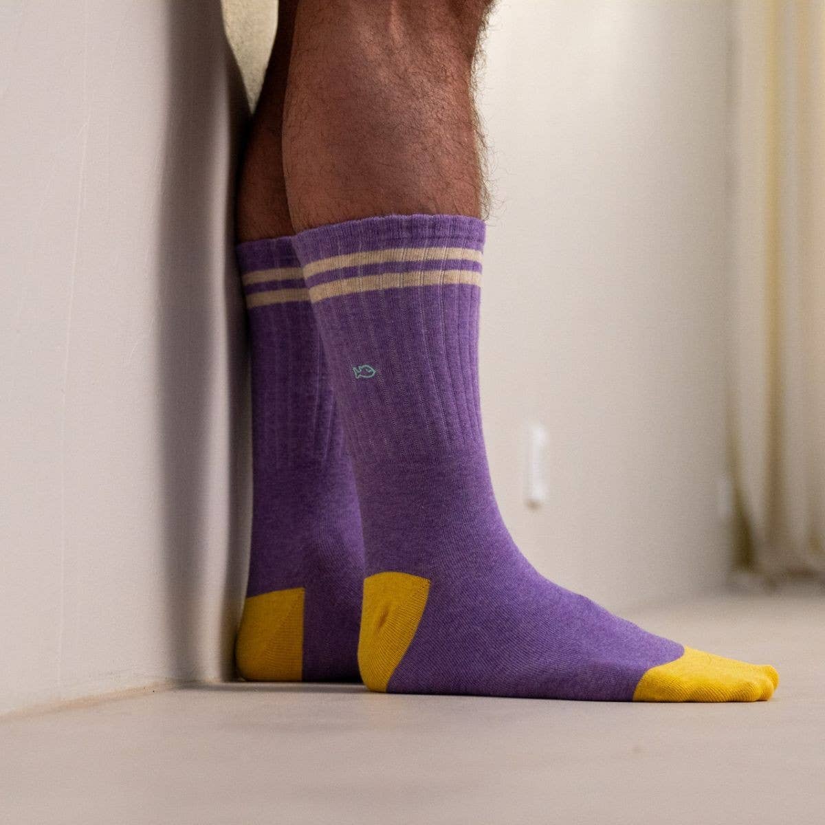 Calzini rétro in cotone pettinato viola mélange con dettagli gialli