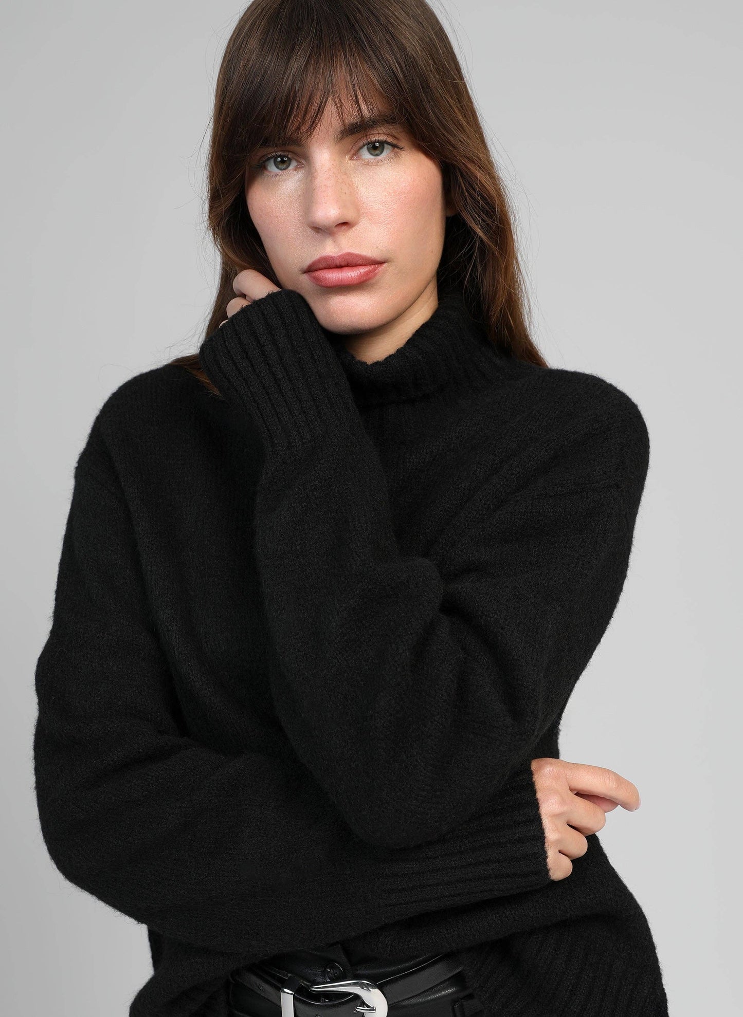 Maglione dolcevita nero morbido