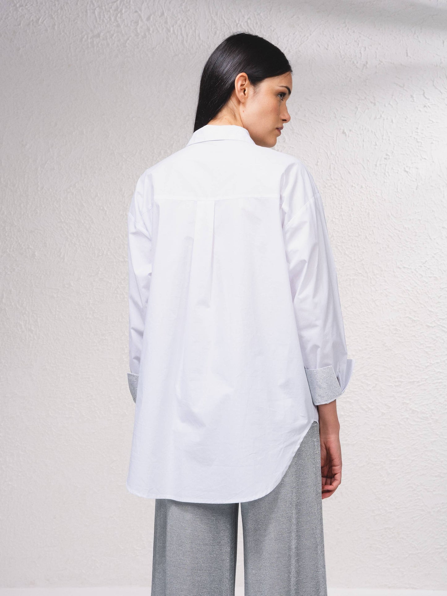 Camicia bianca in cotone con tasca glitter e perline