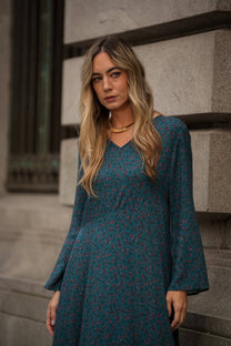Abito lungo floreale con scollo a V