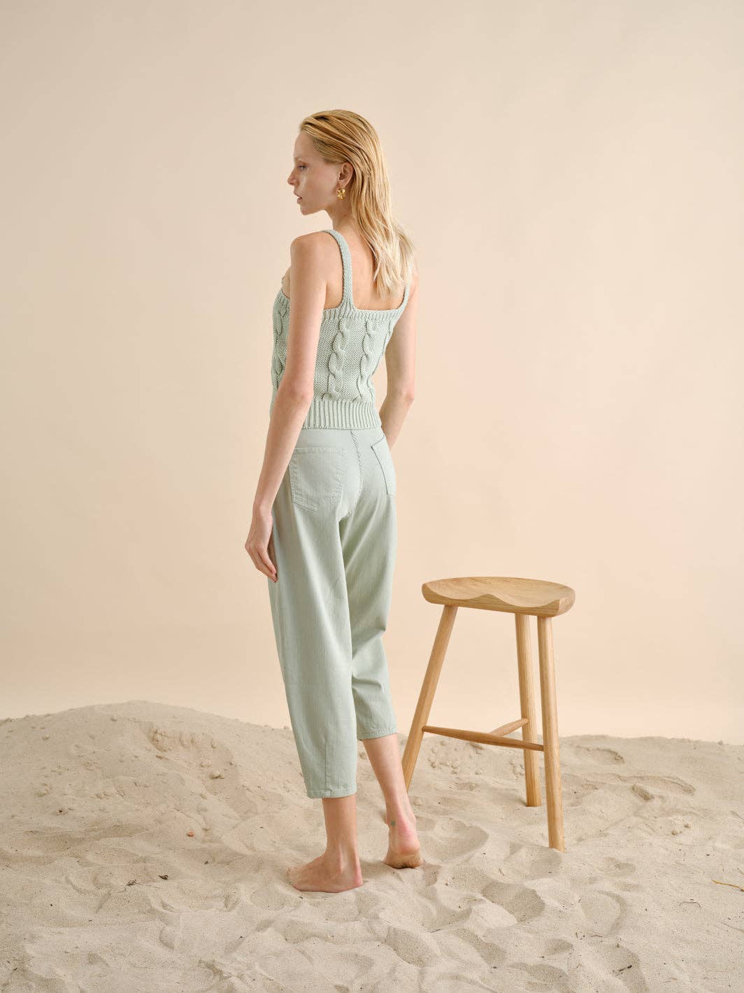 Pantaloni in twill con spille decorative