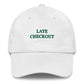 Cappellino da baseball ricamato “Late Checkout”