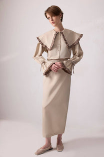 Camicia con maxi colletto a contrasto e volant