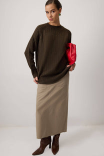 Maglione a costine girocollo marrone
