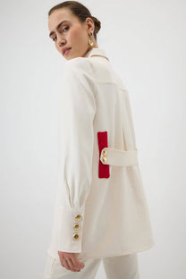 Camicia in crêpe con polsini ampi