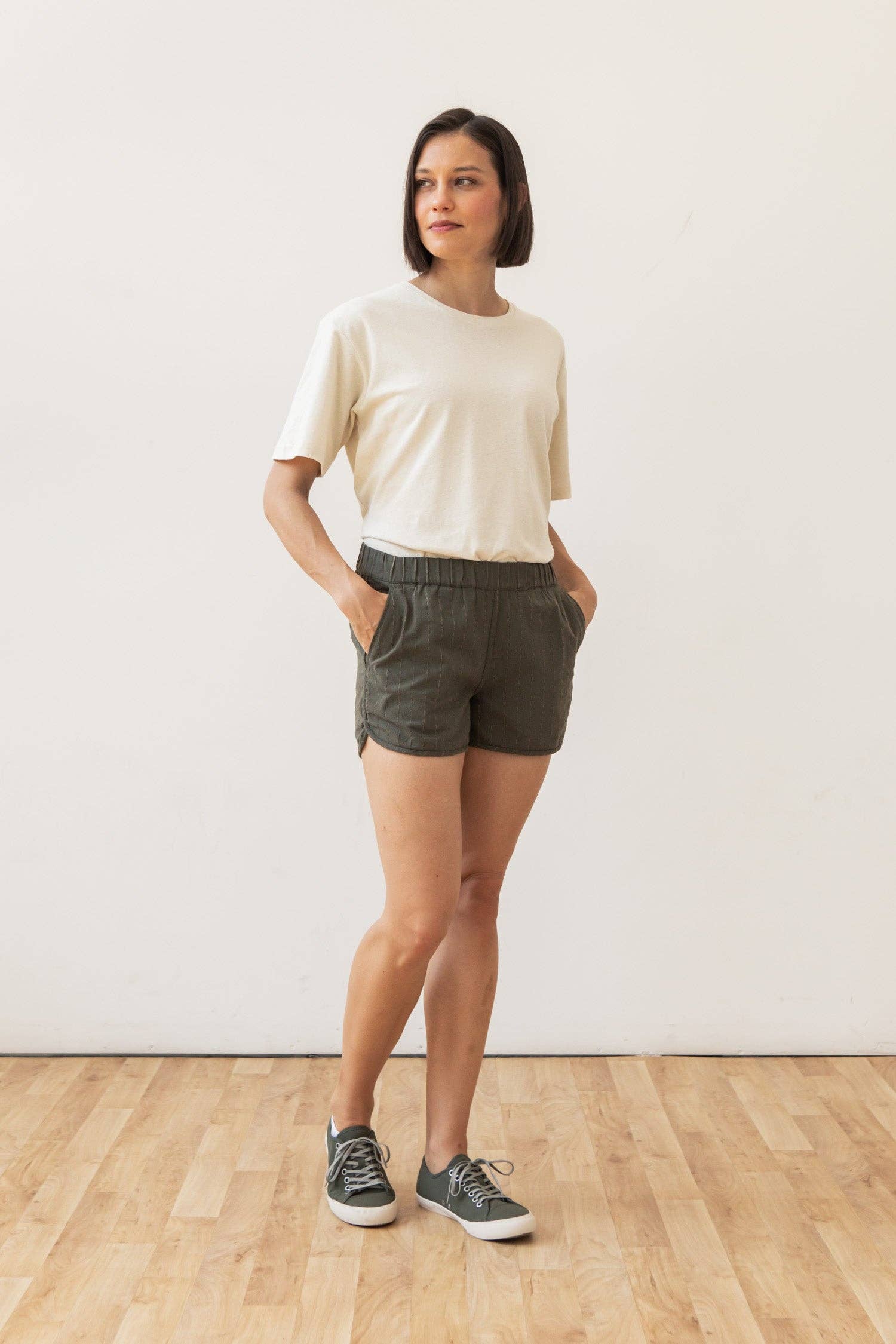 Shorts track Luca a righe oliva in lino e cotone