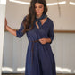 Abito midi in lino blu con scollo a V