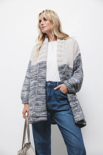 Cardigan bicolore in maglia con collo a scialle