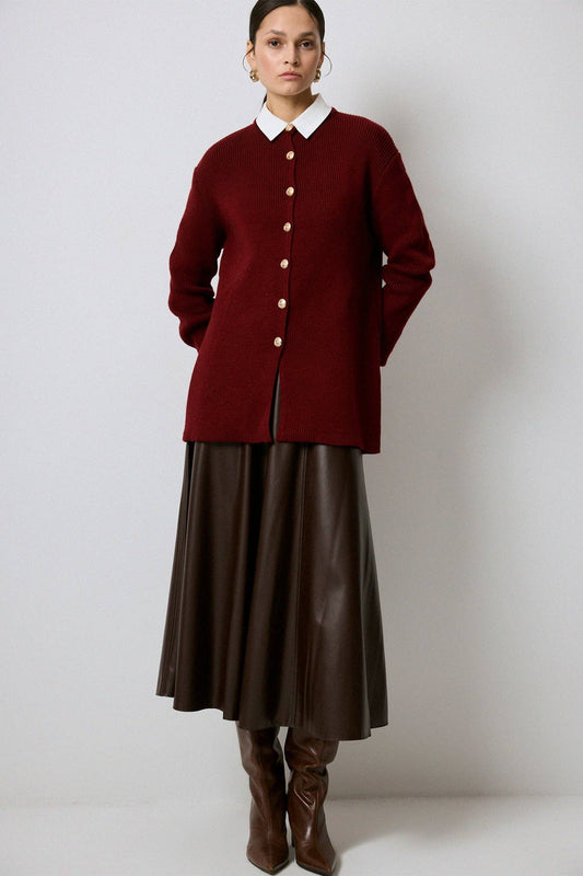 Cardigan lungo bordeaux con bottoni dorati