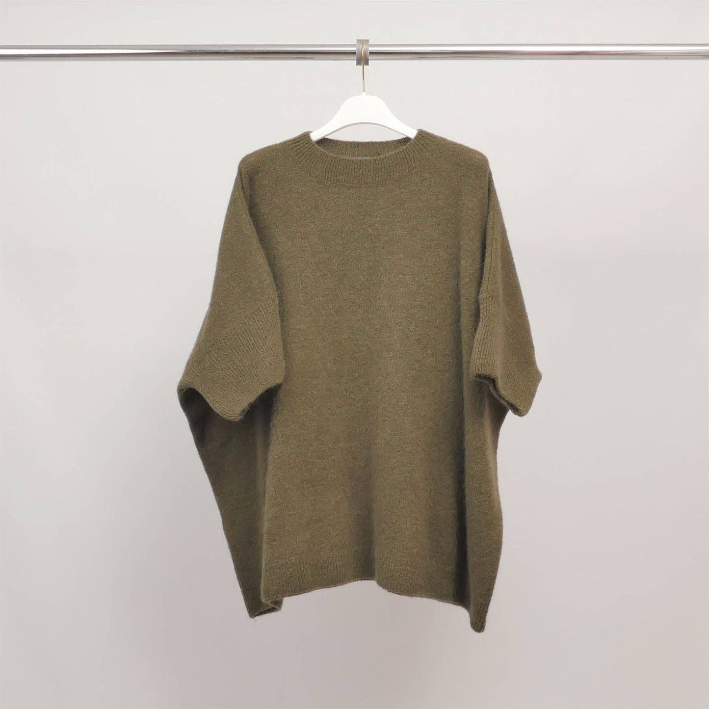 Maglione oversize in maglia soffice a maniche corte