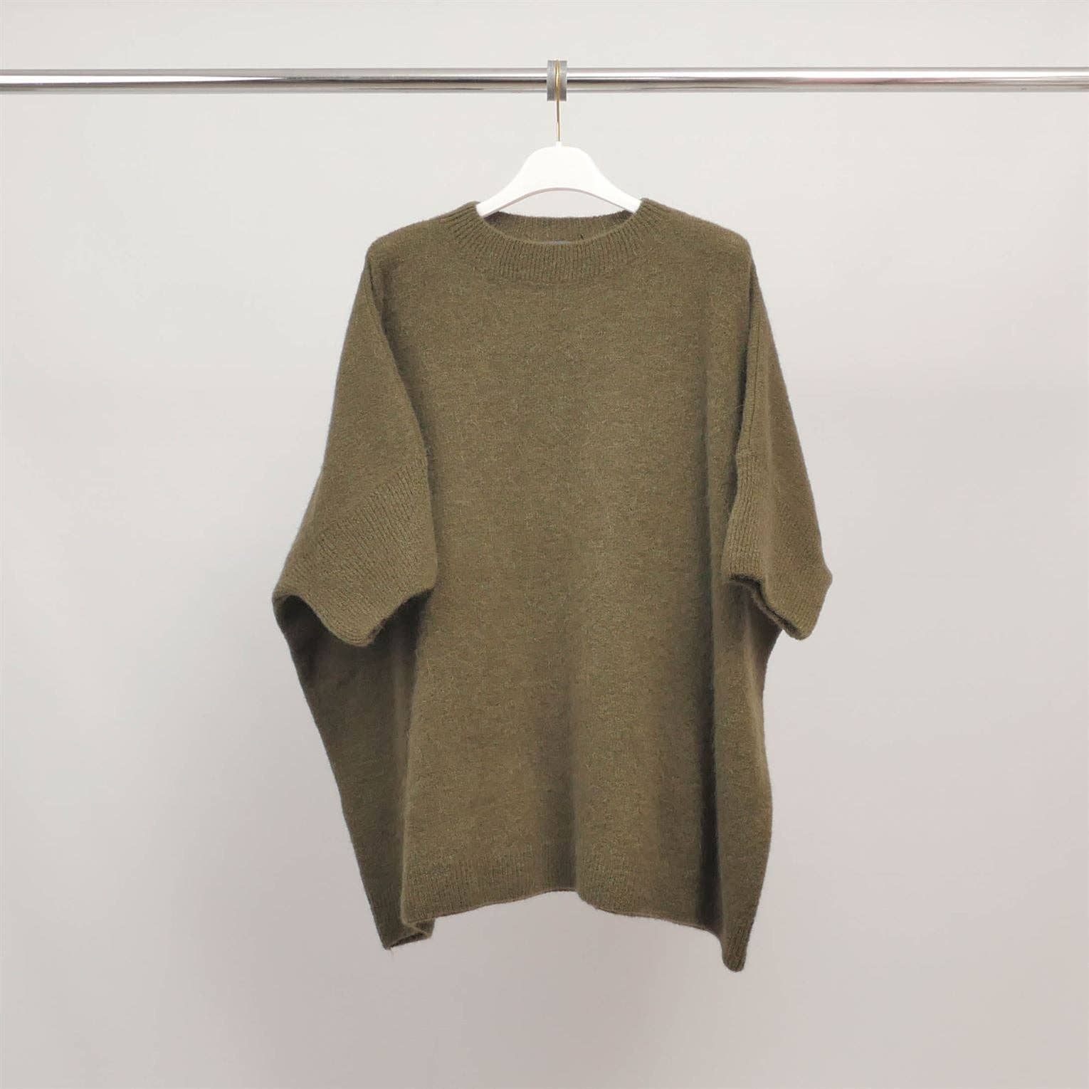 Maglione oversize in maglia soffice a maniche corte