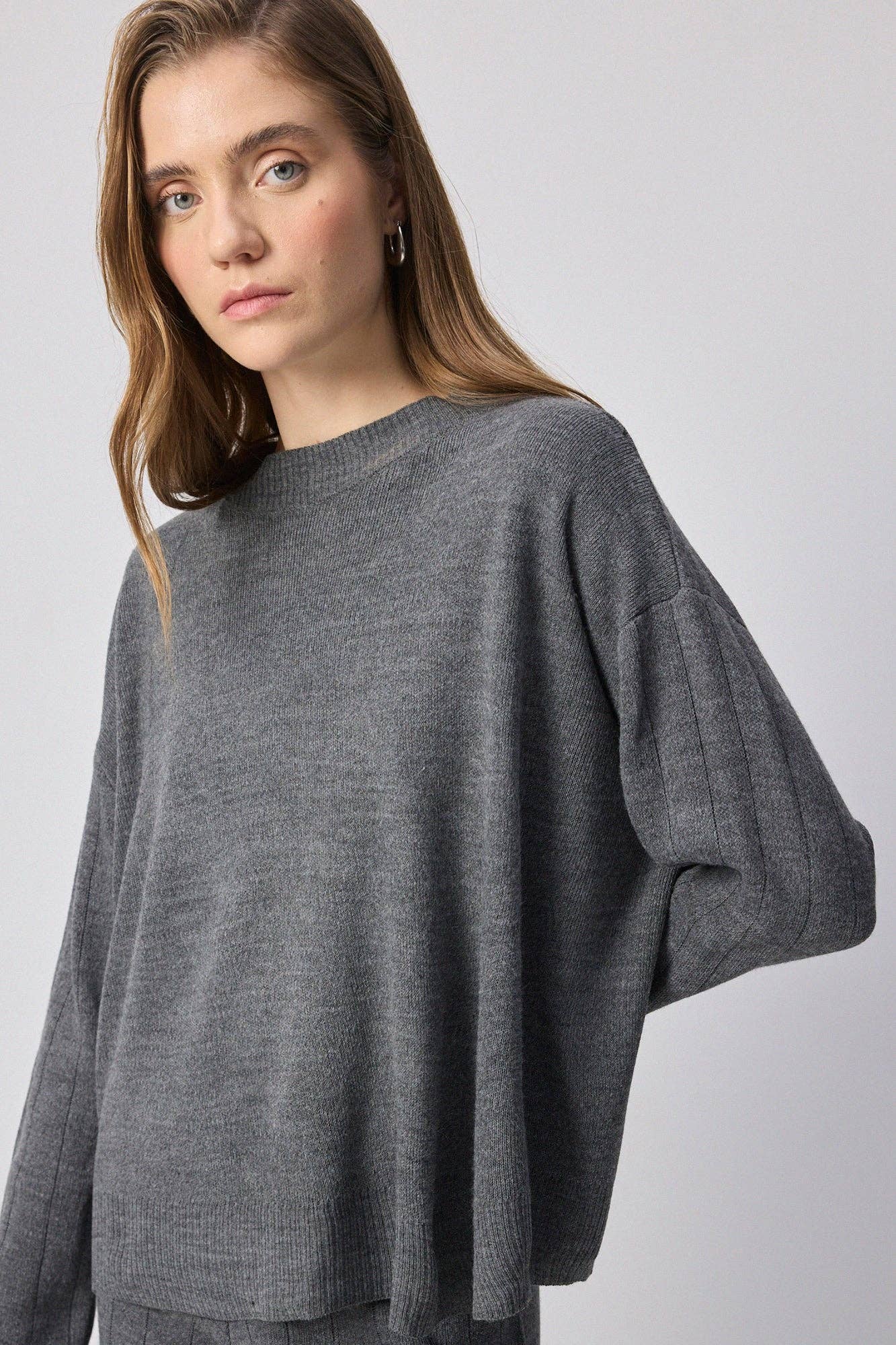 Set maglia e pantaloni in maglia grigio
