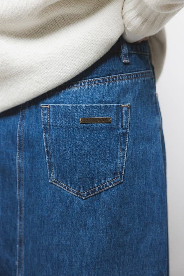 Gonna midi in denim a cinque tasche