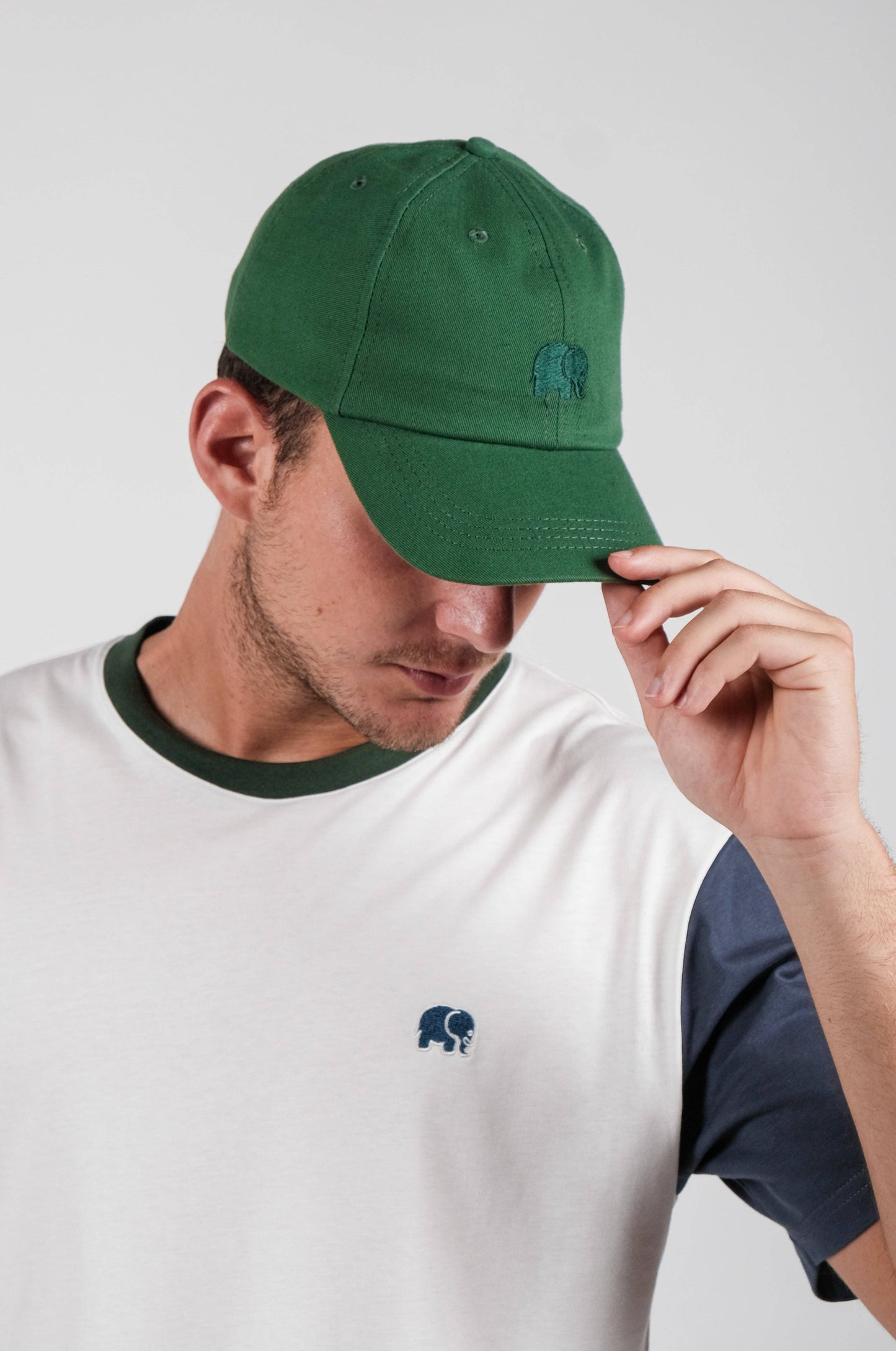 Cappellino dad cap con logo ricamato verde muschio