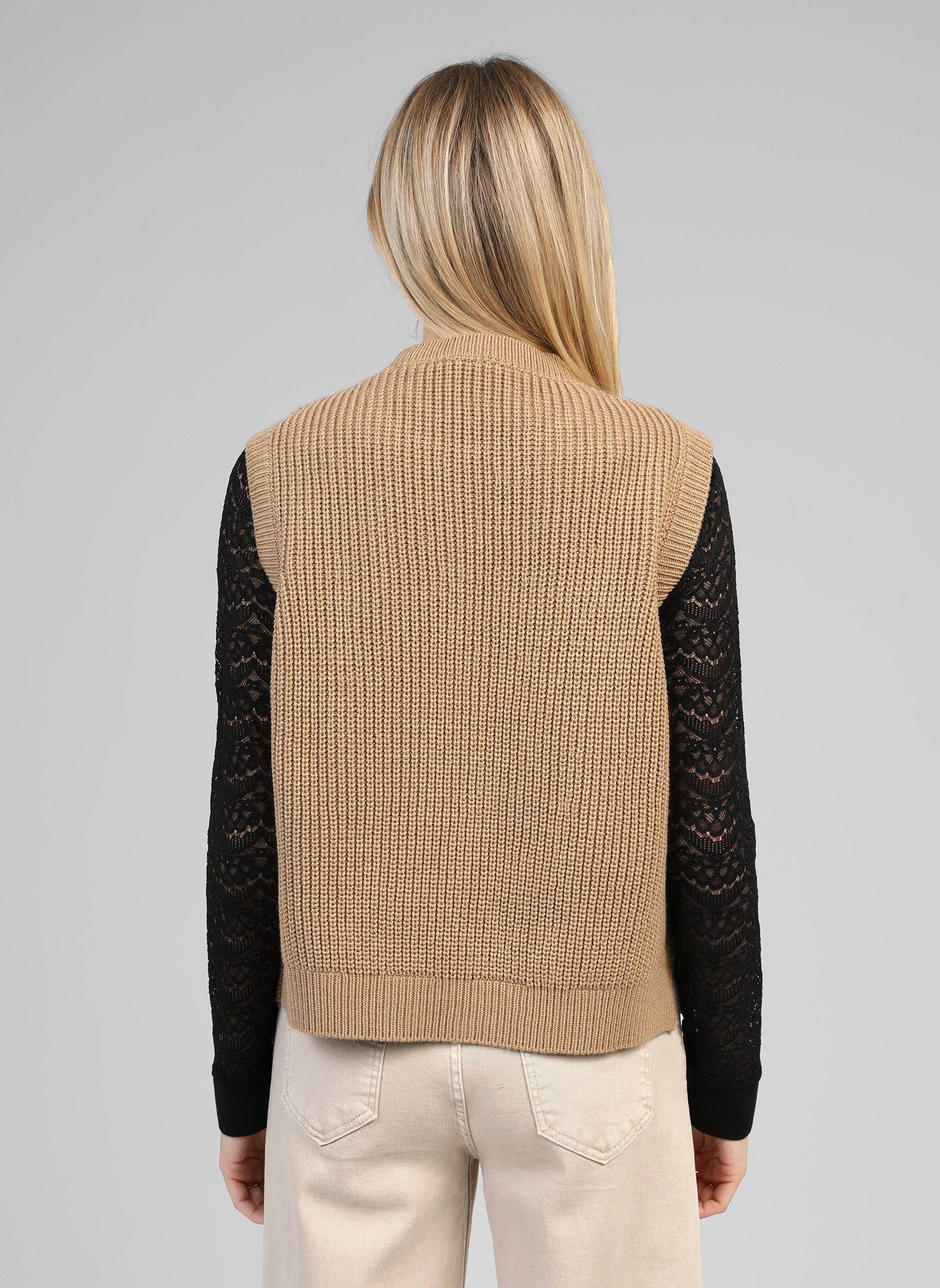 Gilet in maglia Vivienne cammello con bottoni laterali