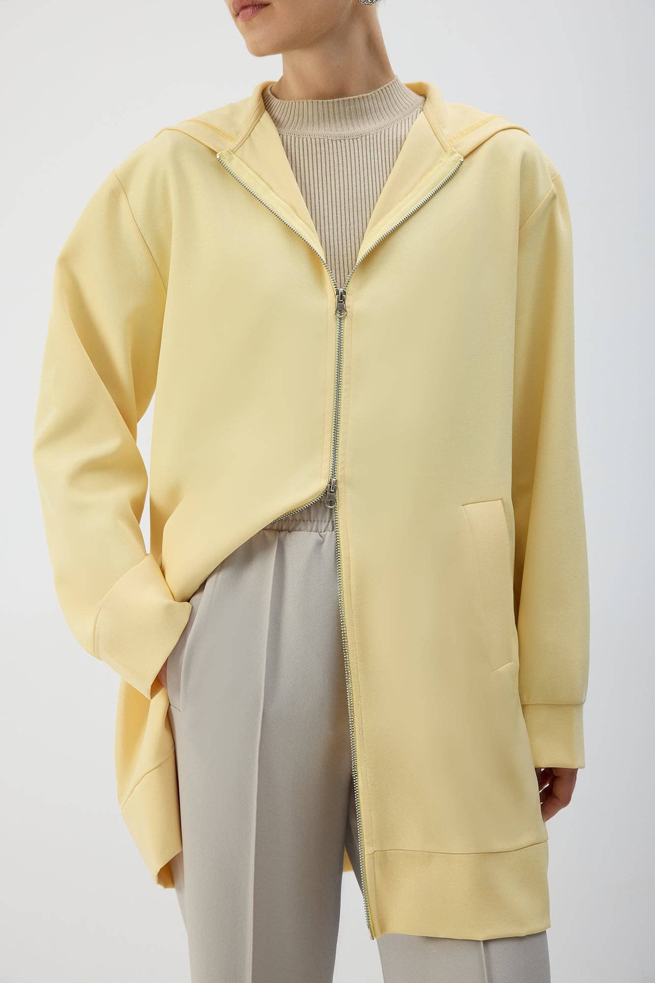 Giacca lunga con cappuccio e zip
