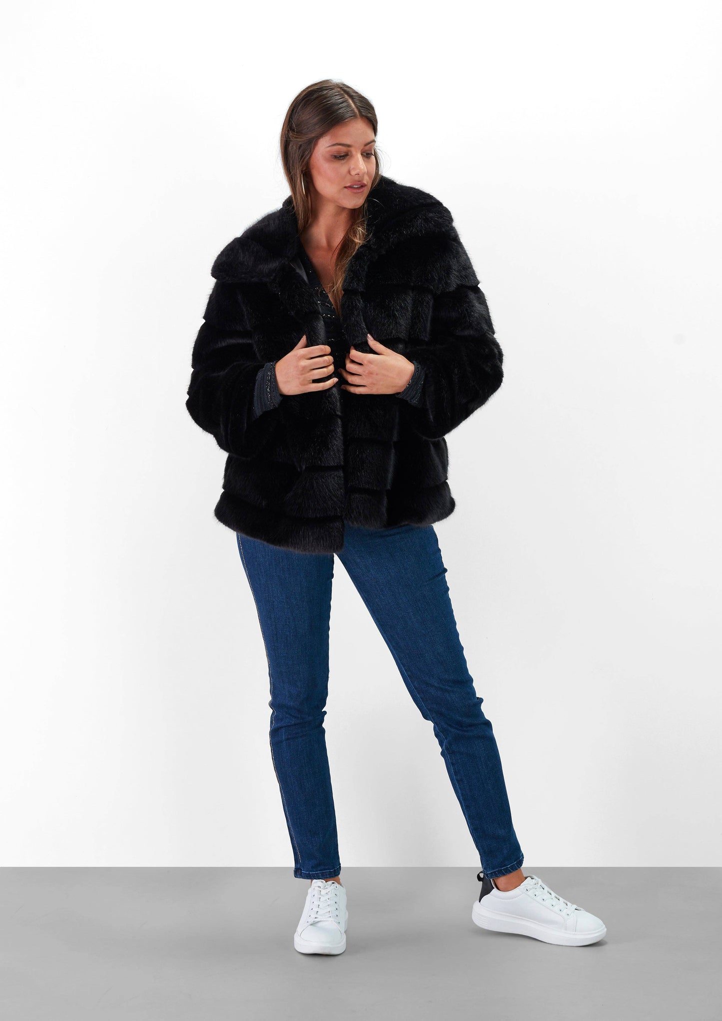 Cappotto in ecopelliccia nero da donna
