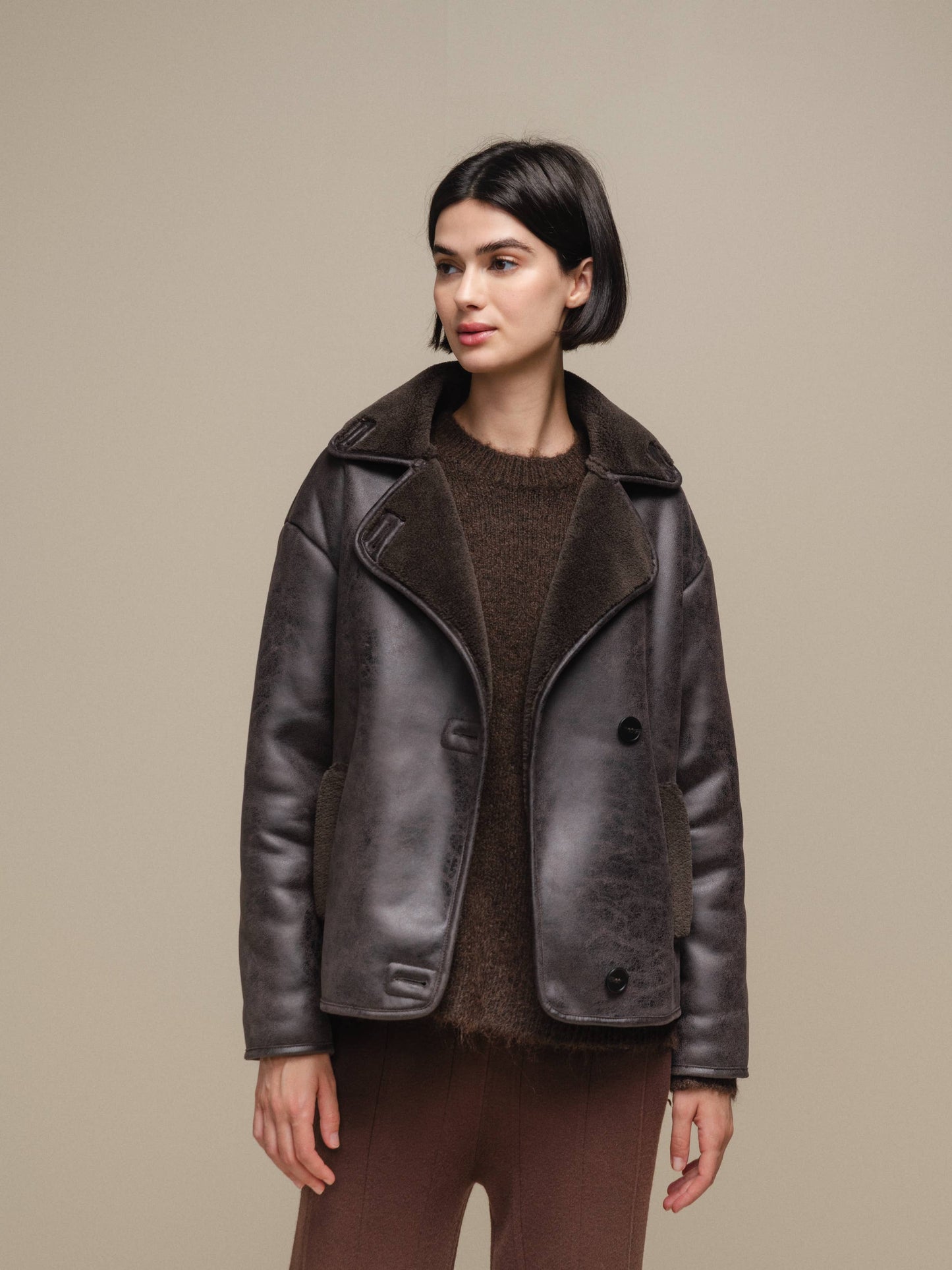 Cappotto corto effetto shearling marrone da donna