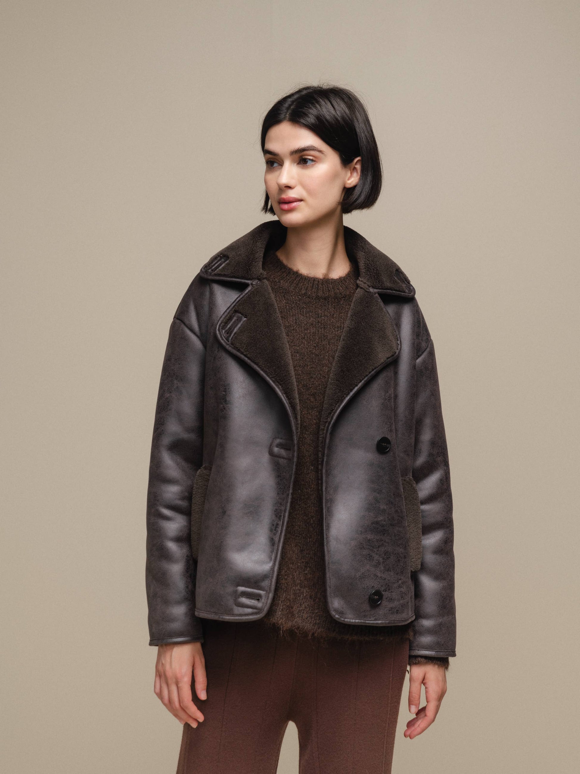 Cappotto corto effetto shearling marrone da donna