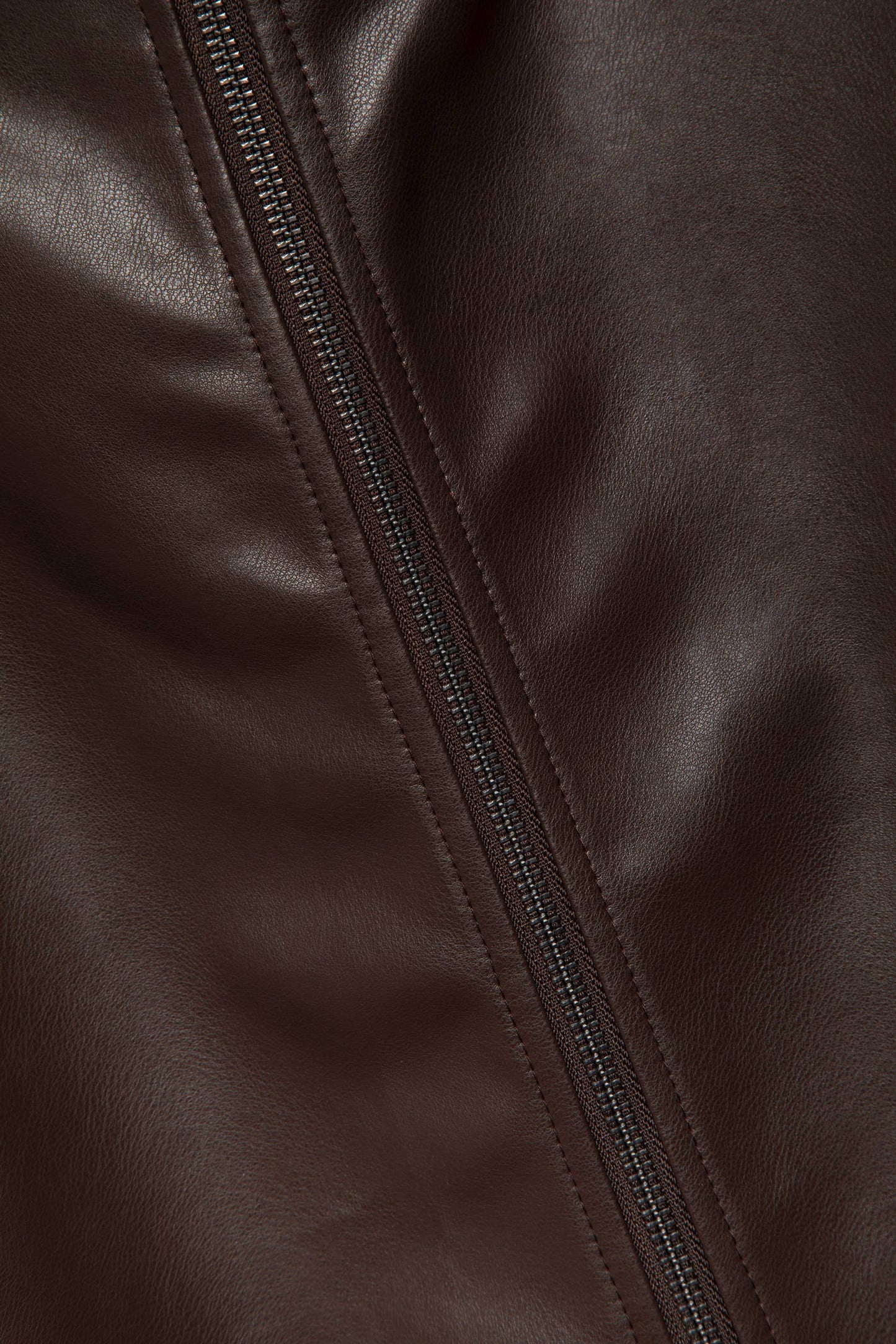 Gonna midi in ecopelle con zip frontale