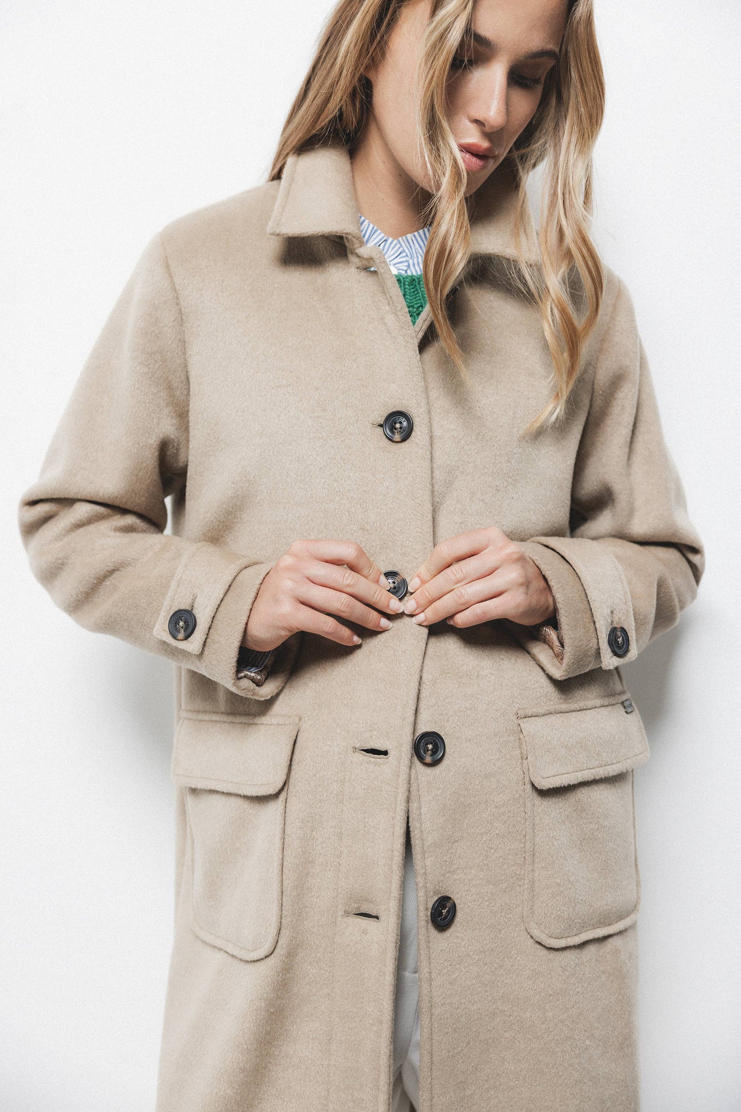 Cappotto lungo minimal con colletto classico