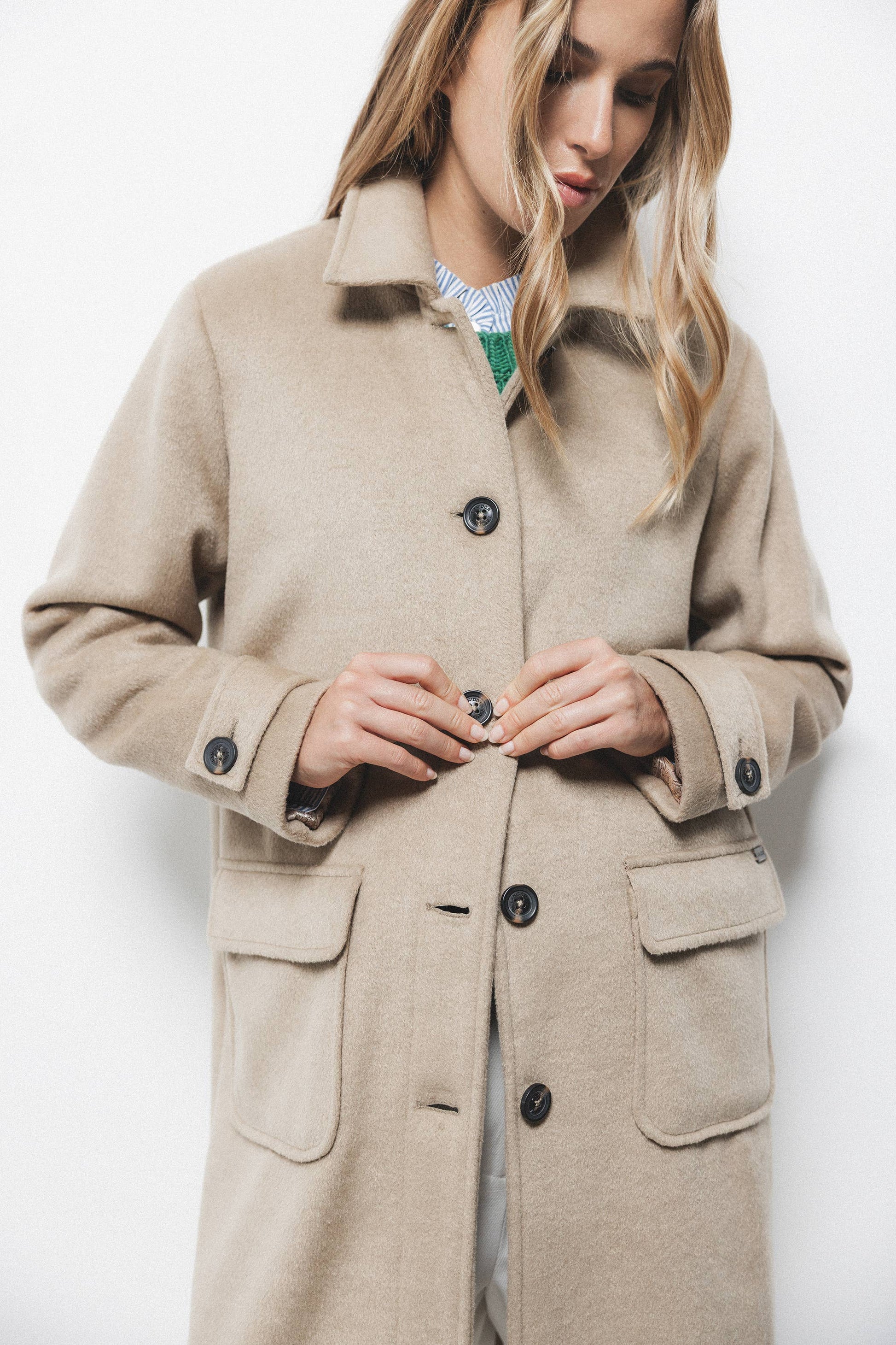 Cappotto lungo minimal con colletto classico