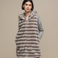 Gilet con cappuccio in ecopelliccia a righe