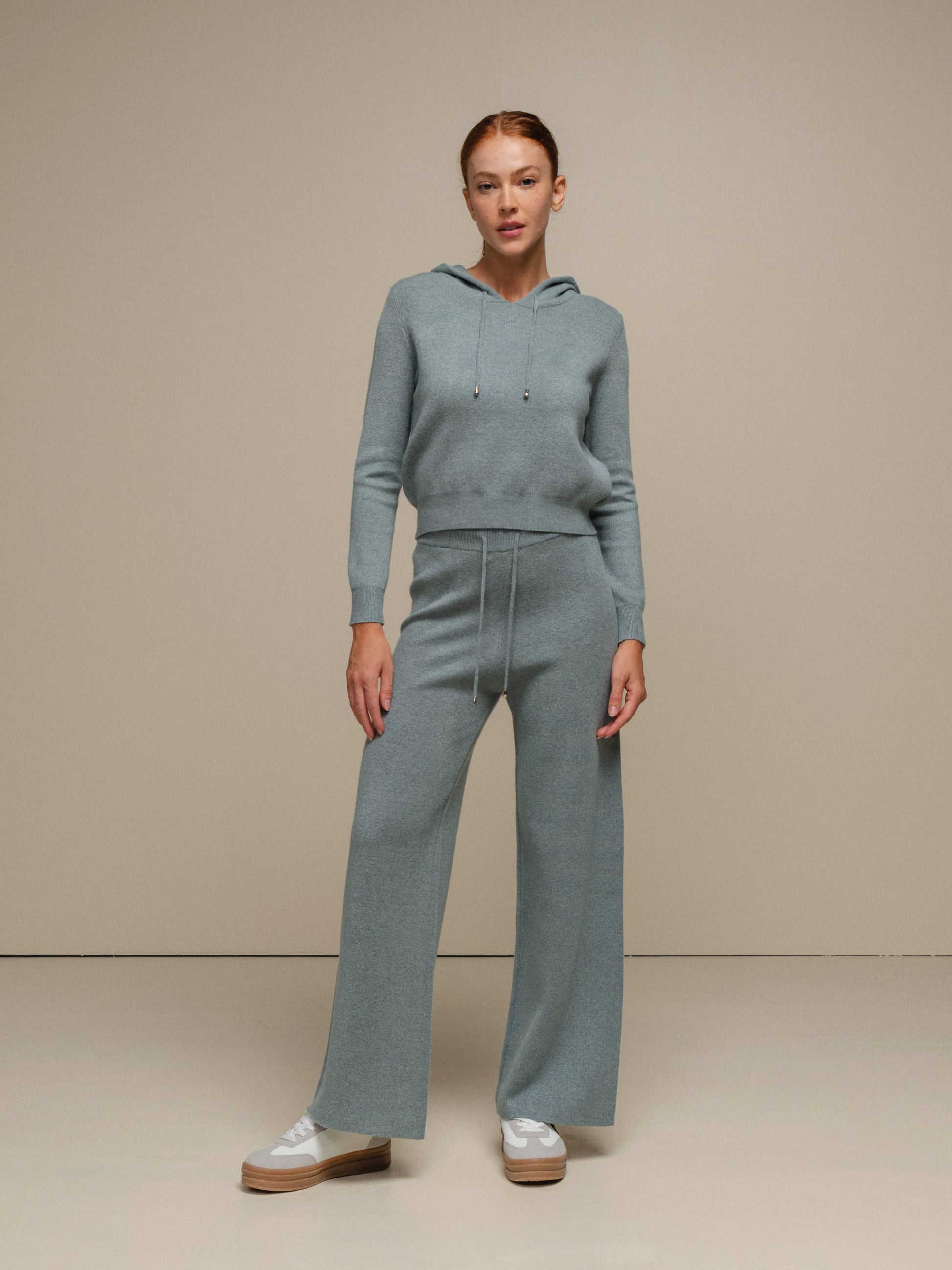 Felpa in maglia con cappuccio da donna