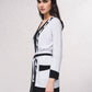 Cardigan in maglia con cintura e dettagli a contrasto